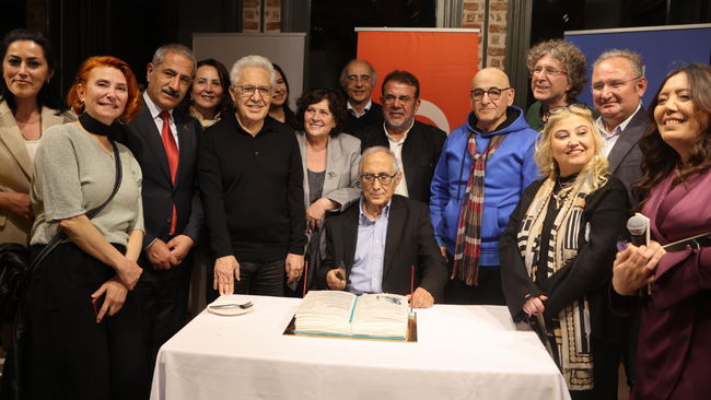 Ataol Behramoğlu'na şiir ve müzik dolu doğum günü kutlaması