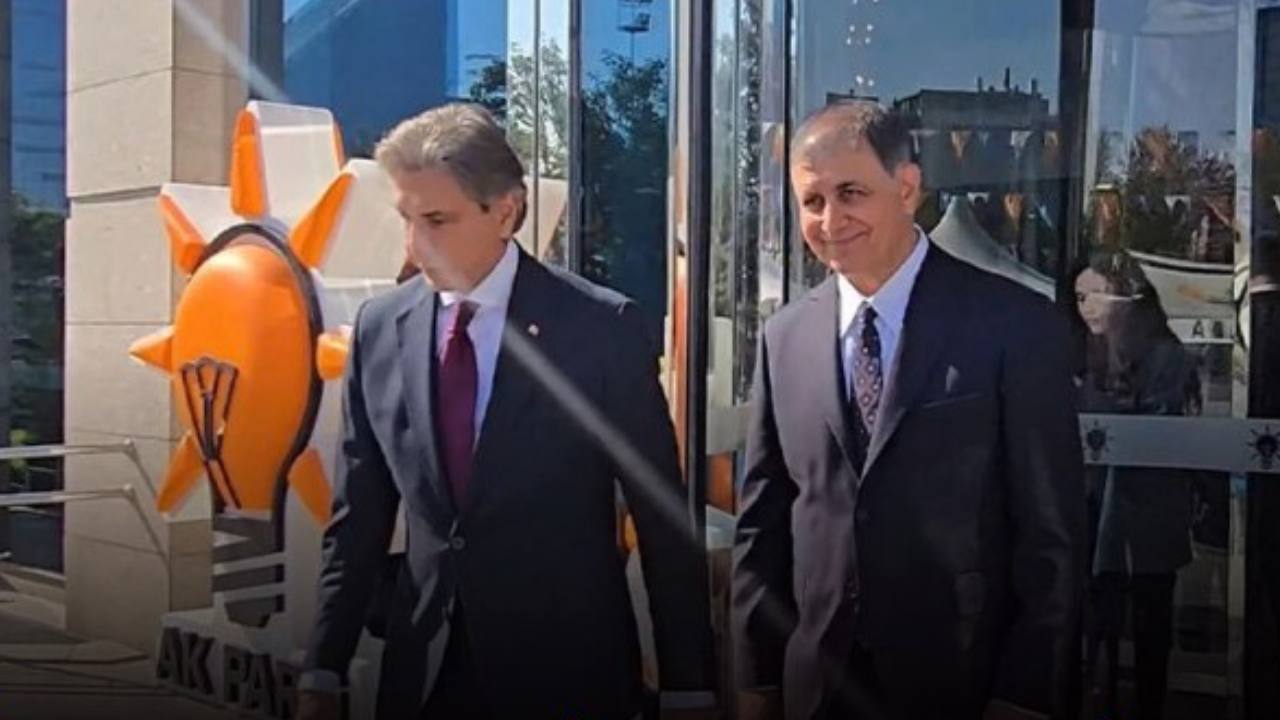 Izmir Mayor Cemil Tugay joins AKP party