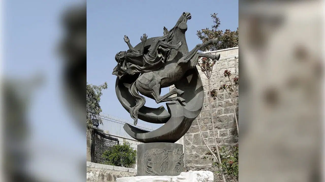 Papa’nın hediye ettiği heykel çalındı