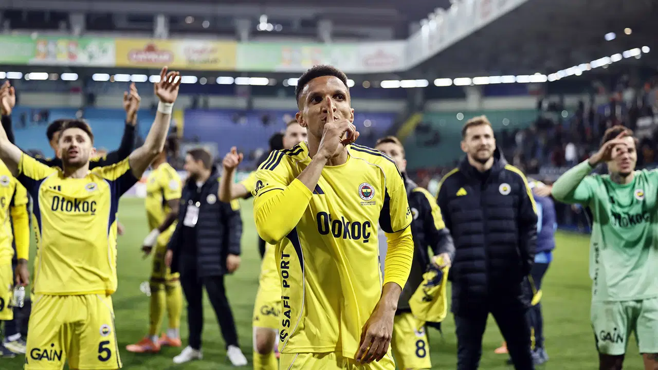 Yıldız oyuncu kadro dışı bırakıldı! 