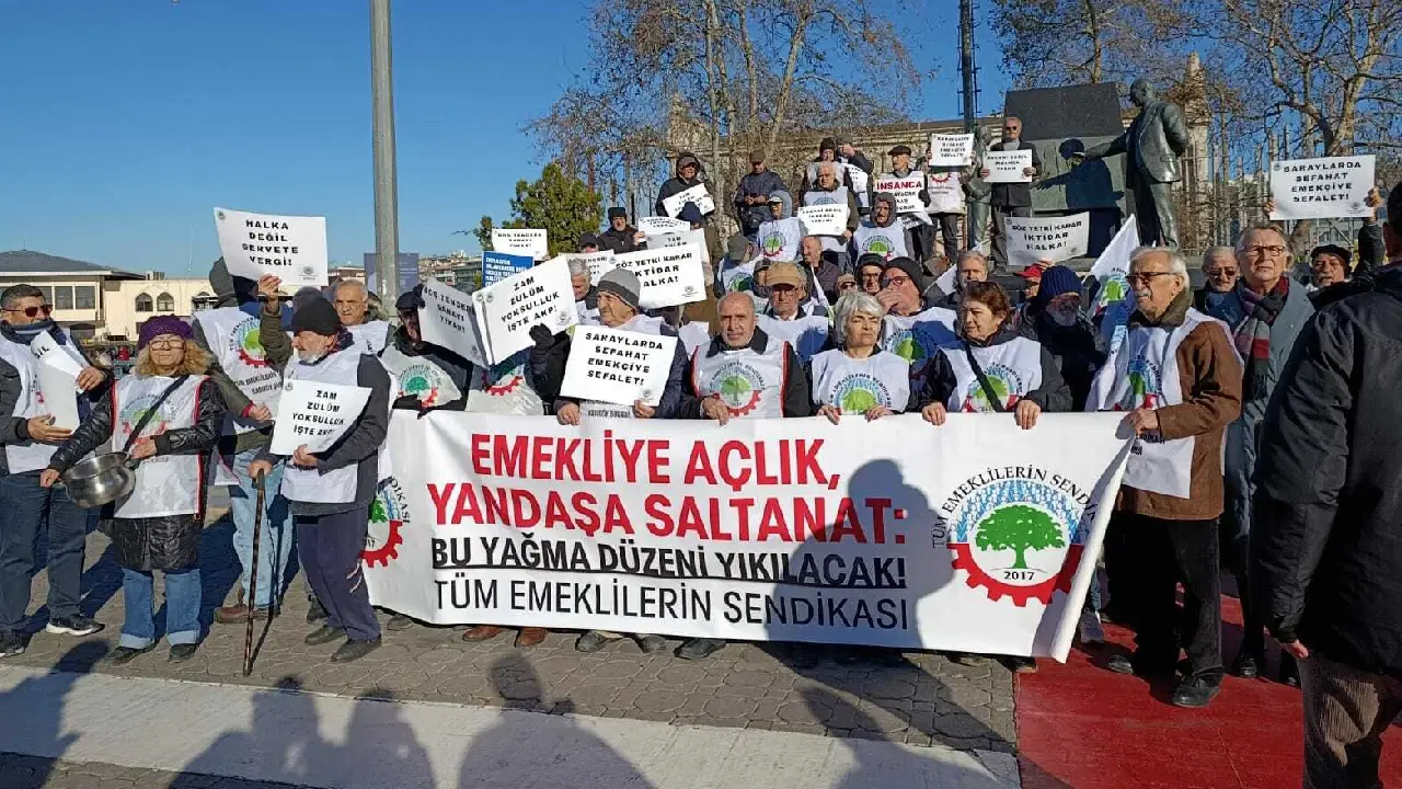 Emekliler Kadıköy’den TBMM nöbetine destek verdi