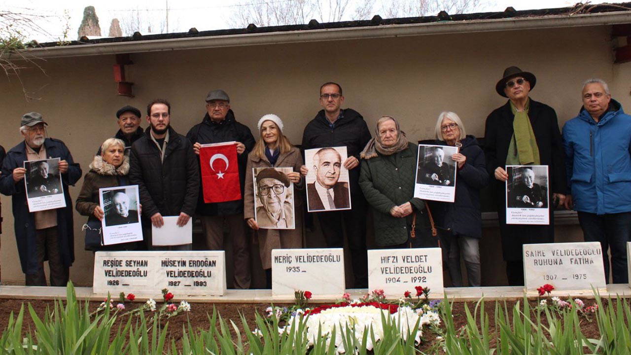 Hıfzı Veldet Velidedeoğlu ölümünün 34’üncü yılında mezarı başında anıldı: 'Yolumuzu aydınlatan bir ışık'