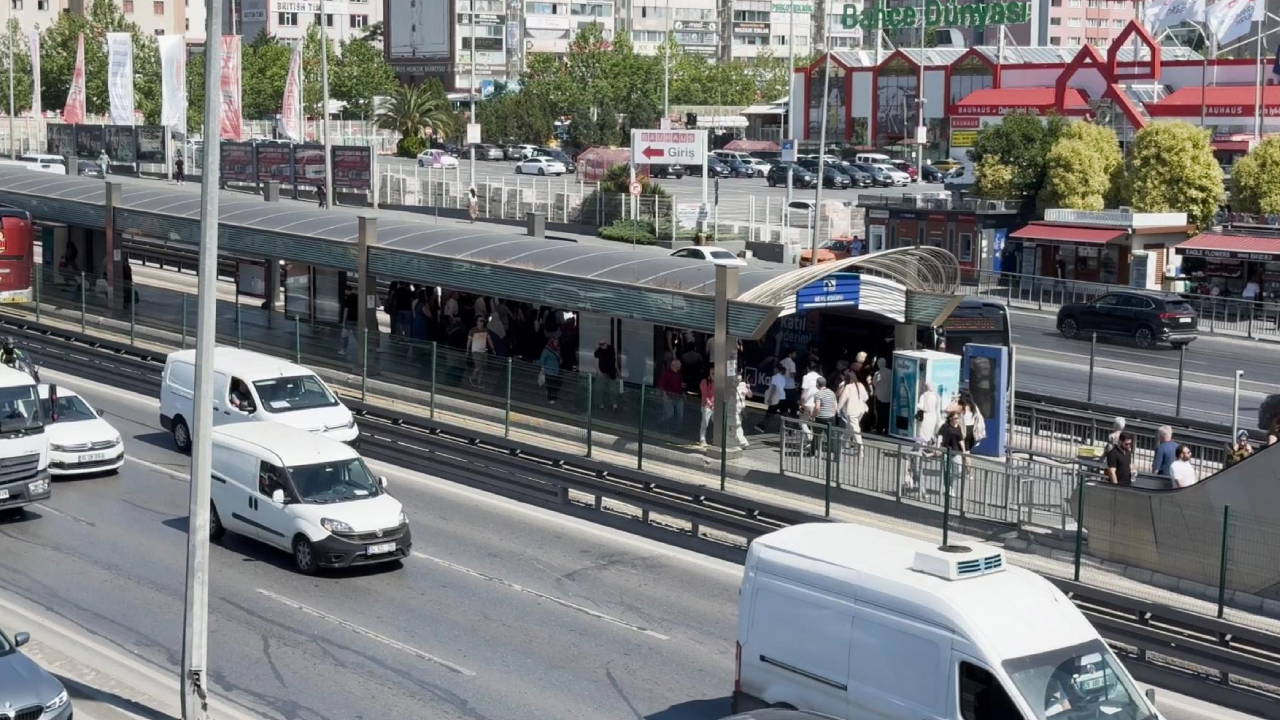 Beylikdüzü metrobüste başlayan 'yan bakma' kavgası cinayetle