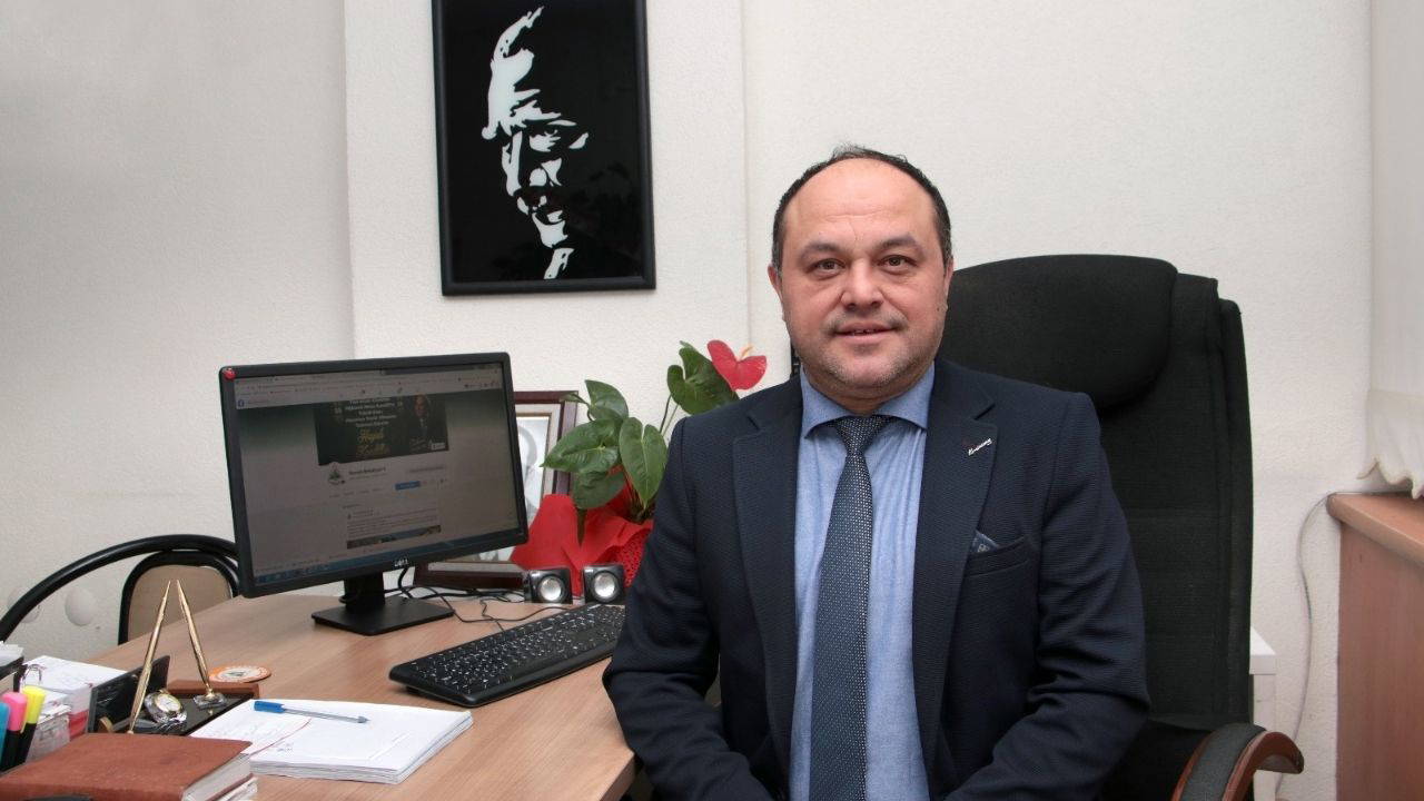 AKP’li belediyenin kovduğu isim mahkeme kararıyla görevine döndü