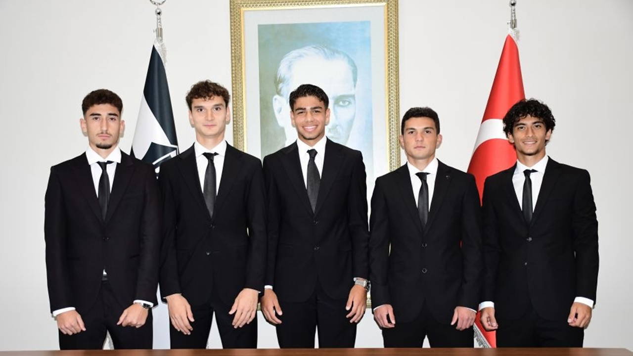 Beşiktaş'tan 5 altyapı oyuncusuna profesyonel sözleşme!