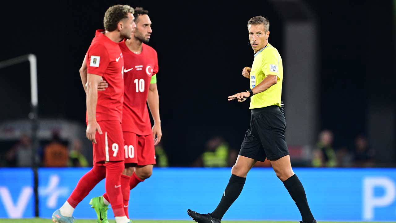 Barış Alper Yılmaz, 4 dakikada kızardı!