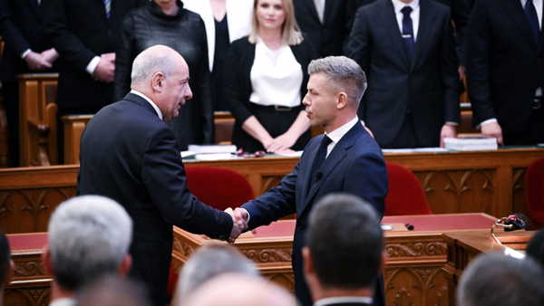 Macaristan’da koltuk savaşı