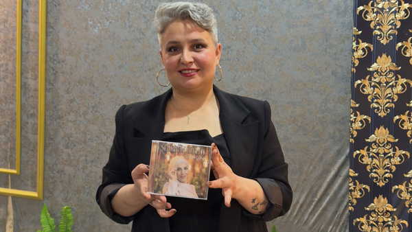 Yerel radyonun sahibi 34 yaşındaki Elif Cevahir Şahin evinin balkonunda ölü bulundu