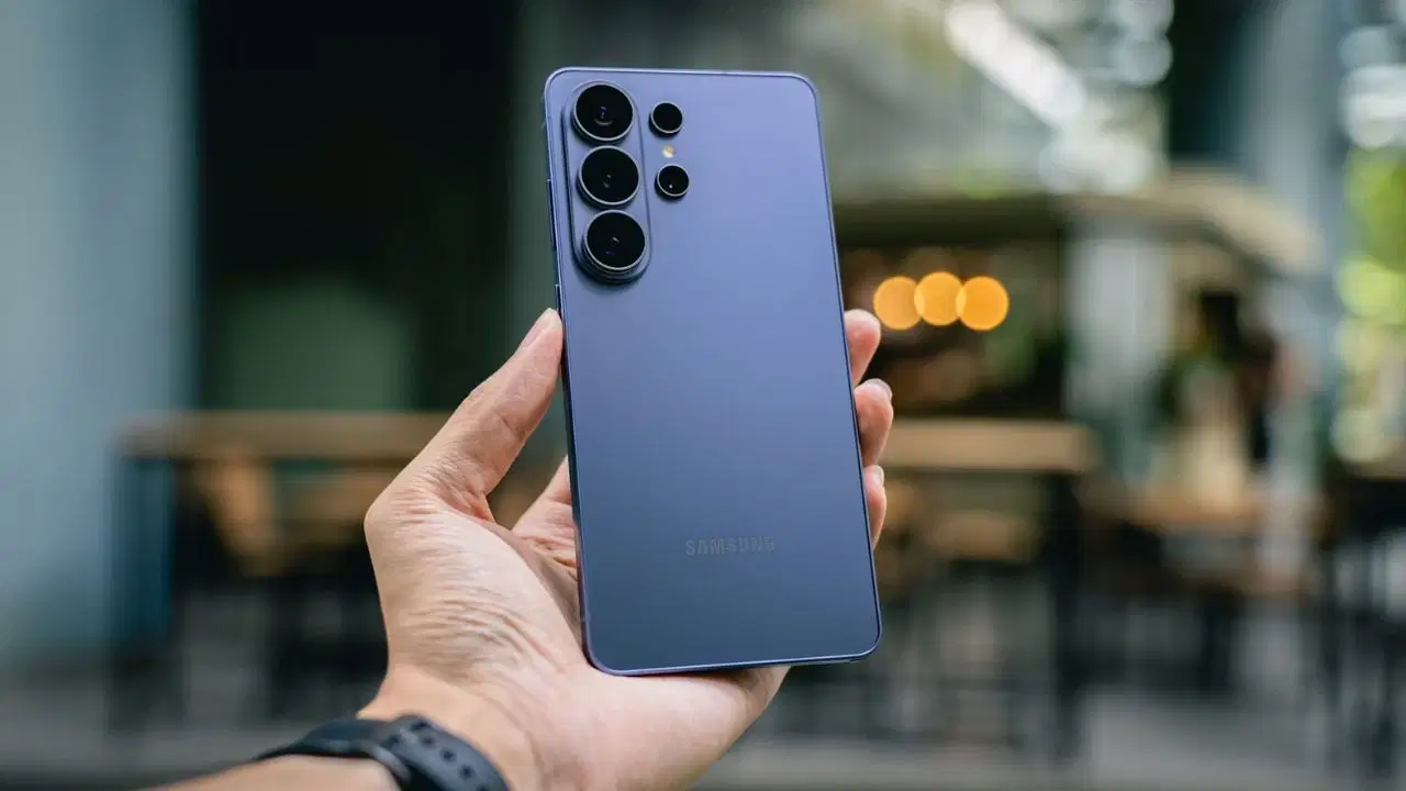 Android 17 temelli One UI 9 güncellemesini alacak Samsung telefonlar