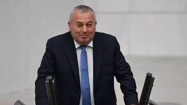 Cemal Enginyurt trafik kazası geçirdi!