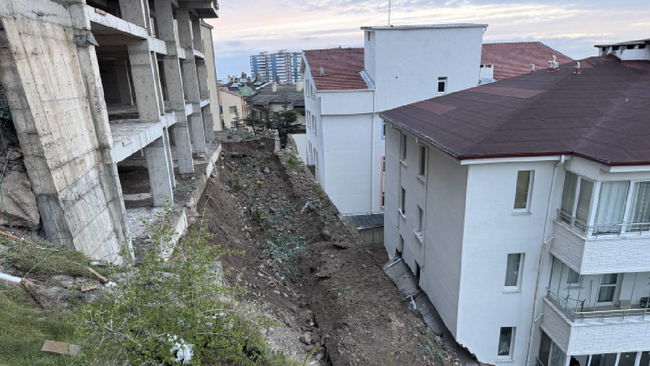 Nevşehir'de istinat duvarı çöktü