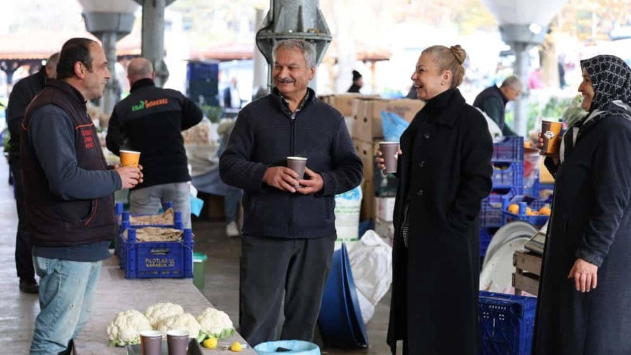 Başkan Köse pazarcı esnafı ile çorba içti