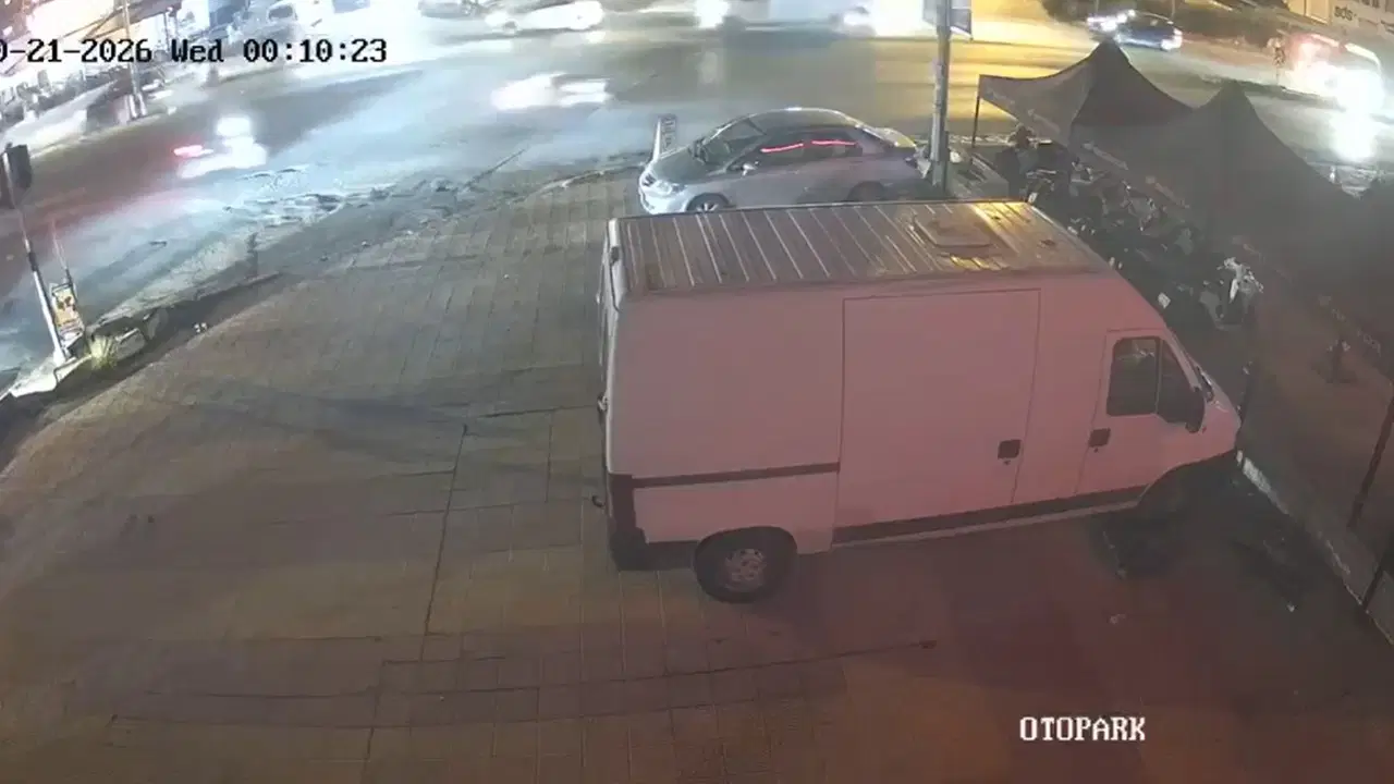 Motosikletin çarptığı yaya öldü: Kaza anı kamerada