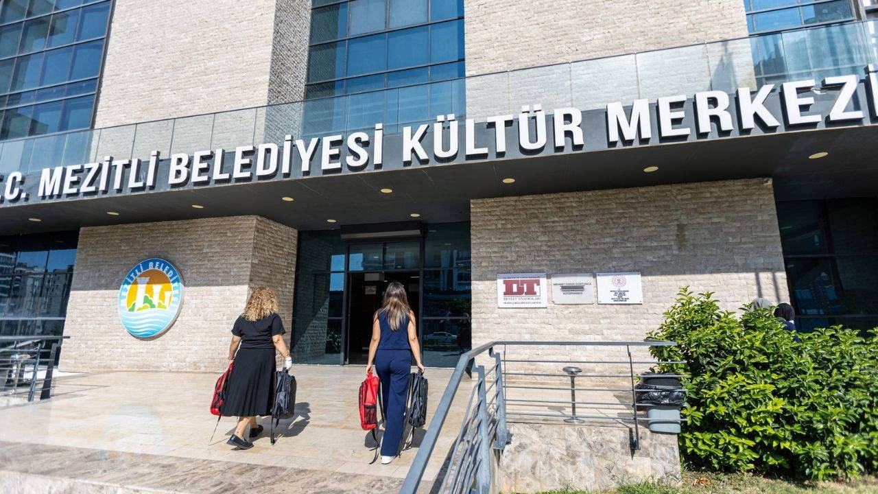 Mezitli’de kırtasiye ürünü dağıtımı başladı