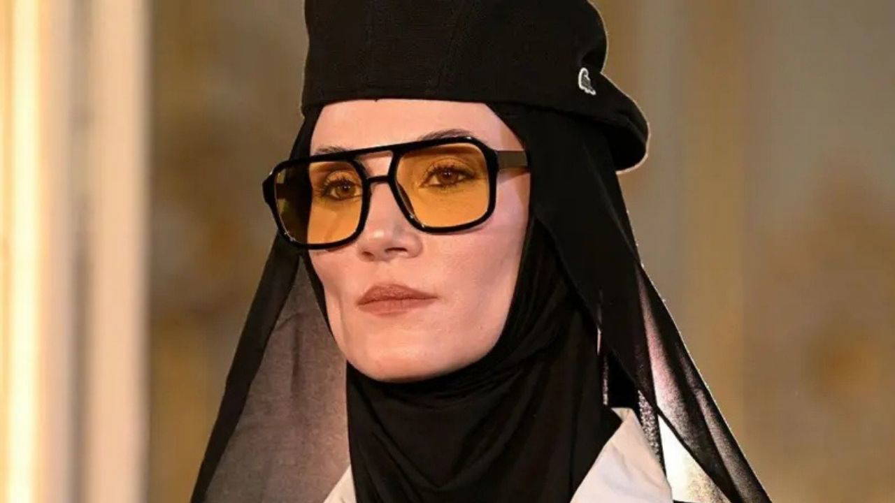 Paris'te bir ilk: Muhafazakar moda haftasında sokak giyimi görücüye çıktı