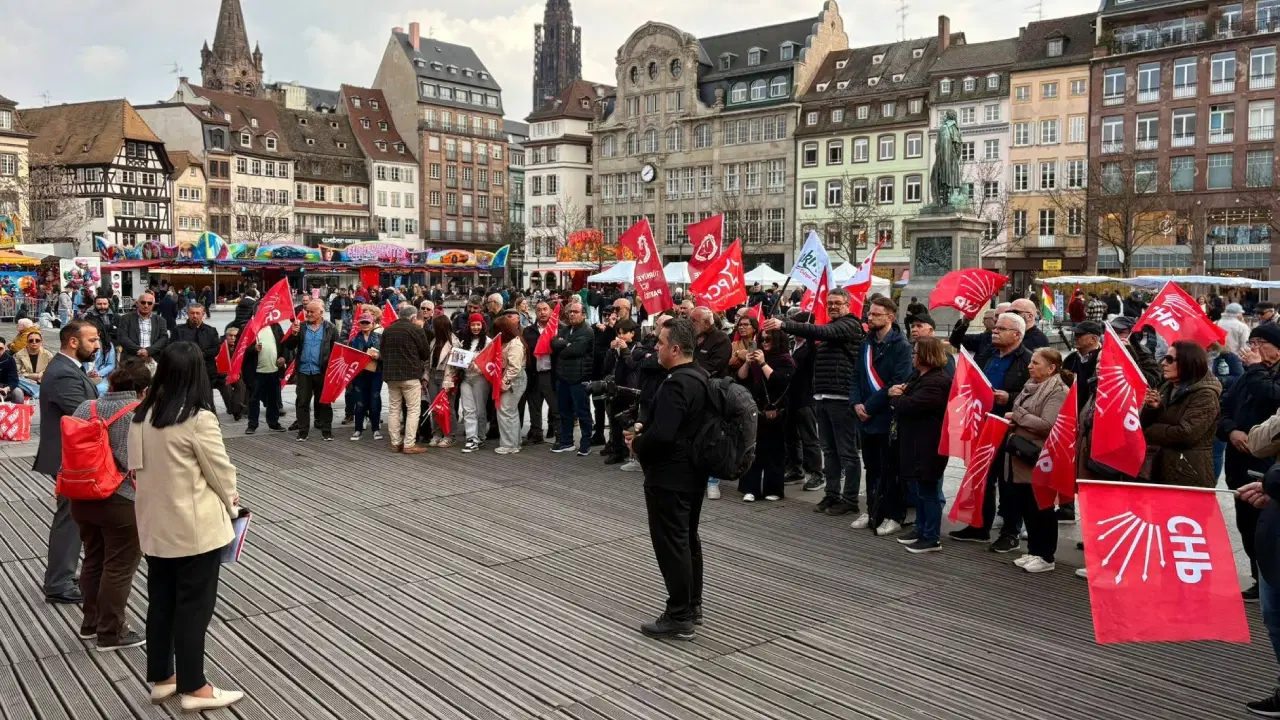 Ekrem İmamoğlu'nun tutukluluğunun birinci yılı, Fransa’da protesto edildi