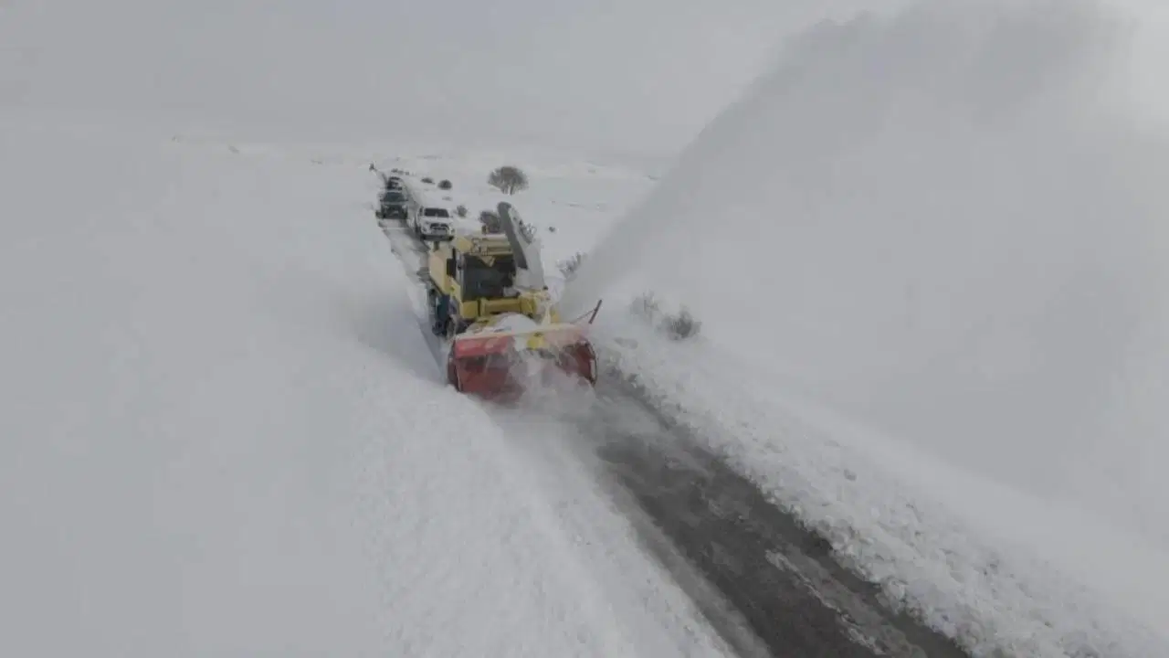 Erzincan’da kar ve tipi: 328 köy yolu ulaşıma kapandı!