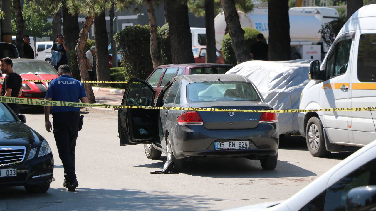 Erkek dehşeti: Boşanma aşamasında olduğu kadın ile ailesine kurşun yağdırdı!