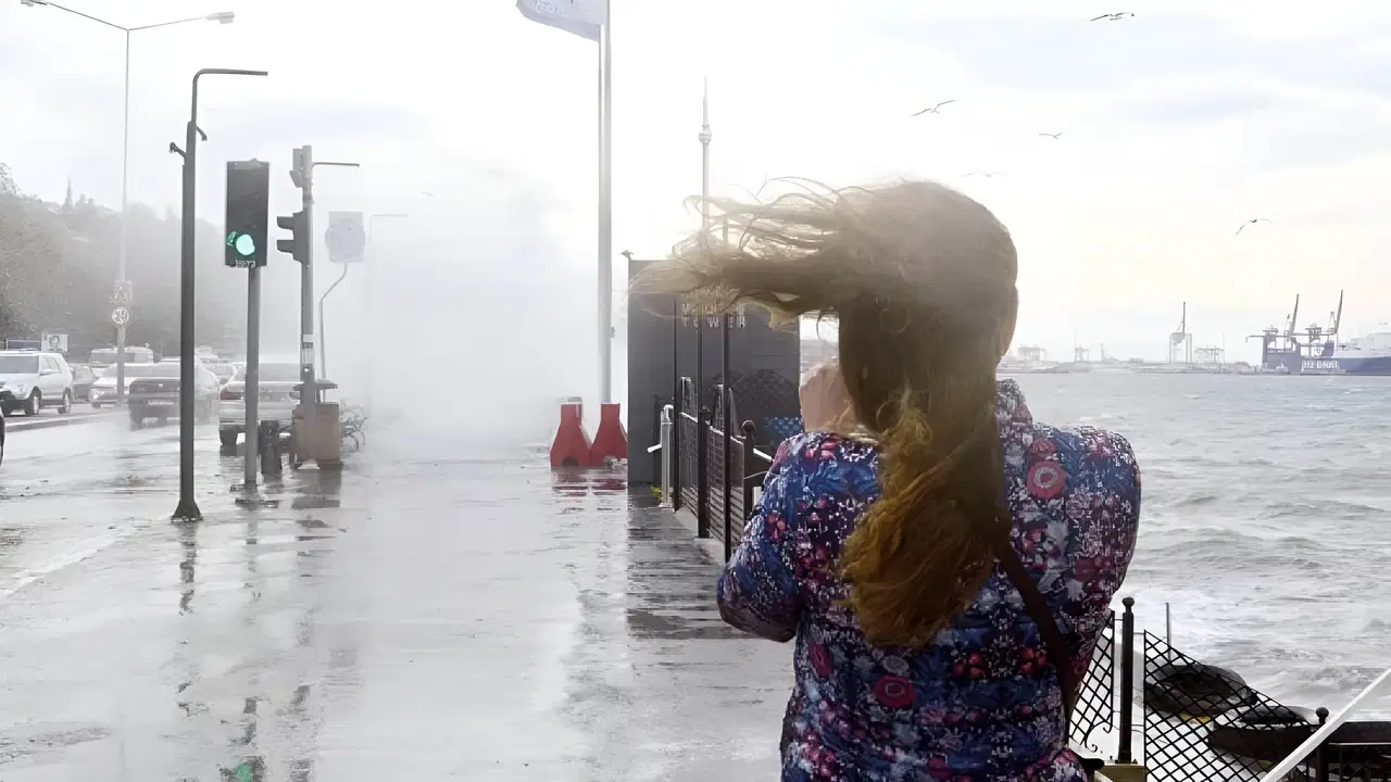 Valilik saat vererek uyardı... İstanbul için sel ve su baskını alarmı!