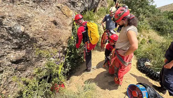 Define ararken mağarada kaybolmuştu... İki gündür aranıyor