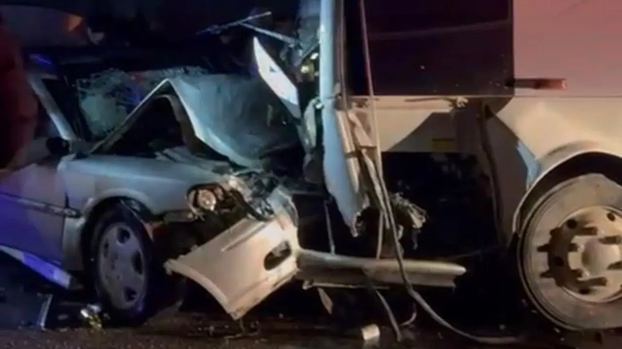 Balıkesir'de işçi servisi ile otomobil çarpıştı: 1 ölü, 13 yaralı