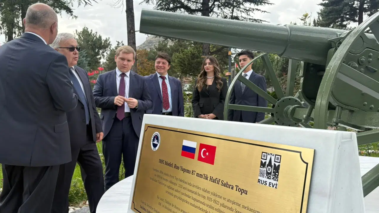 Ankara’da Kurtuluş Savaşı yadigarı SSCB topuna anma plaketi: ‘İşbirliğinin temeli askeri destek’