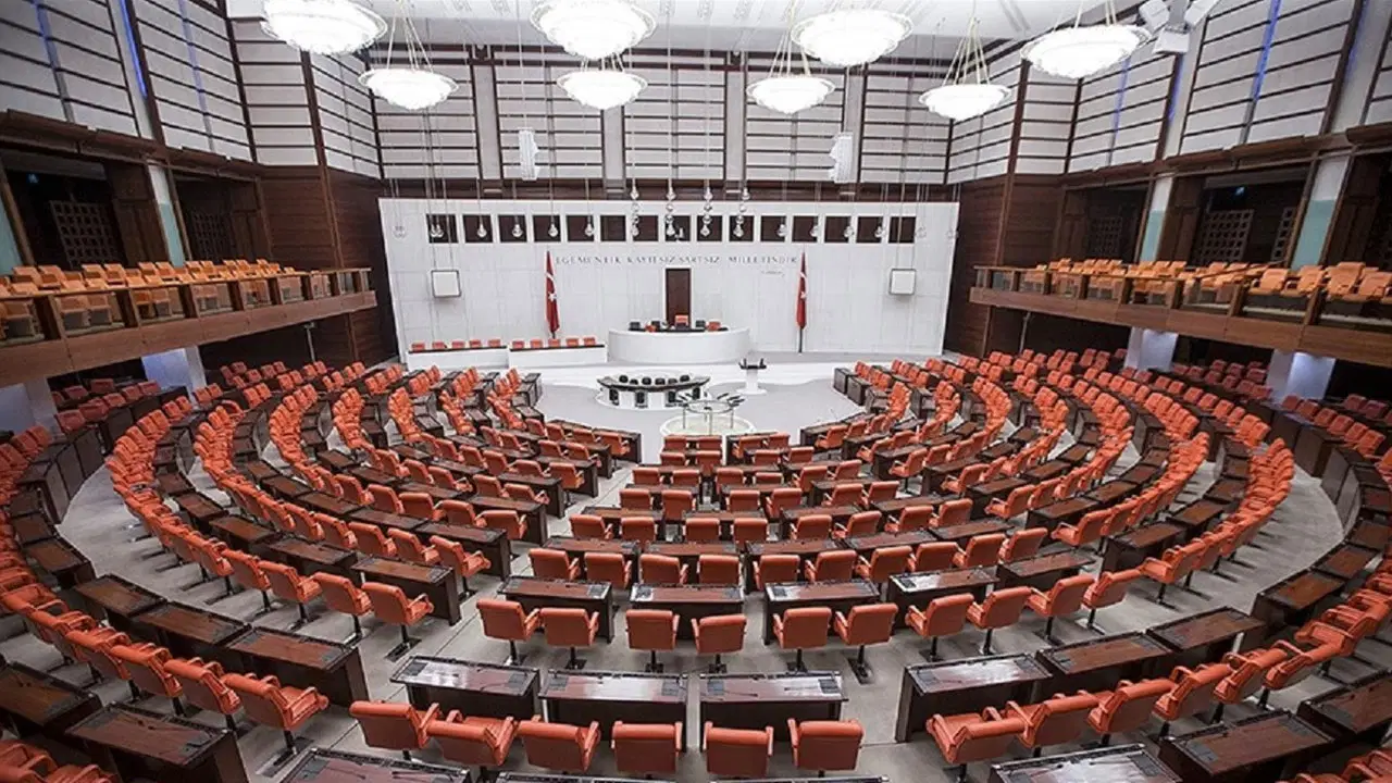 TBMM'de sandalye dağılımı değişti: İşte partilerin milletvekili sayıları