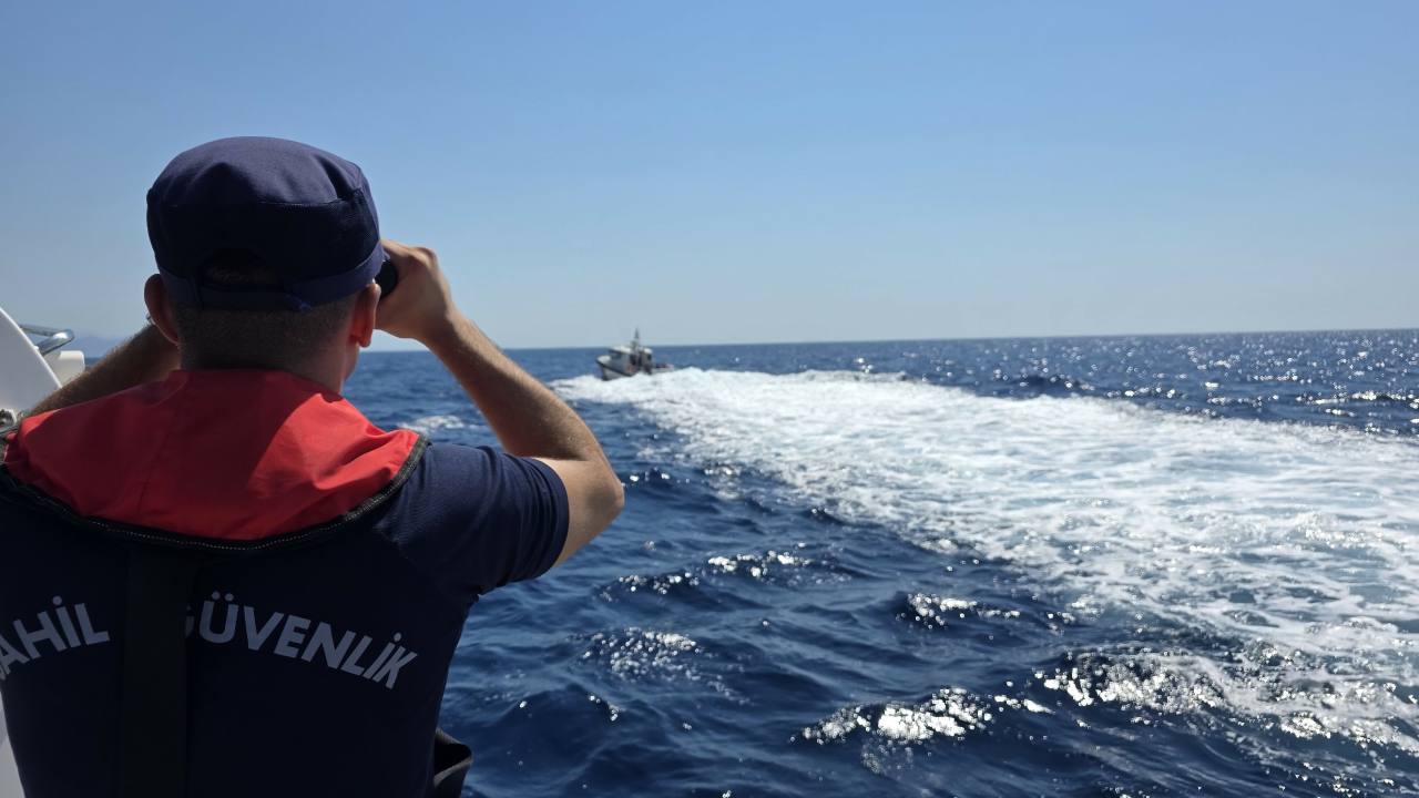 Marmaris açıklarında can pazarı... Göçmenleri taşıyan tekne battı: Ölü ve kayıplar var