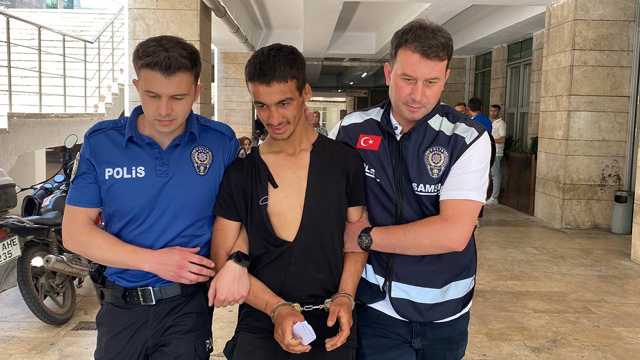'Bir balık tutamadın' diyerek dövü, denize attı