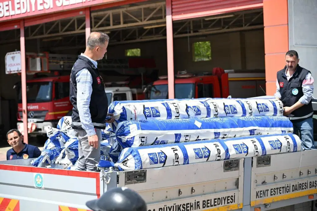 Manisa’da afetzede üreticilere sera naylonu desteği