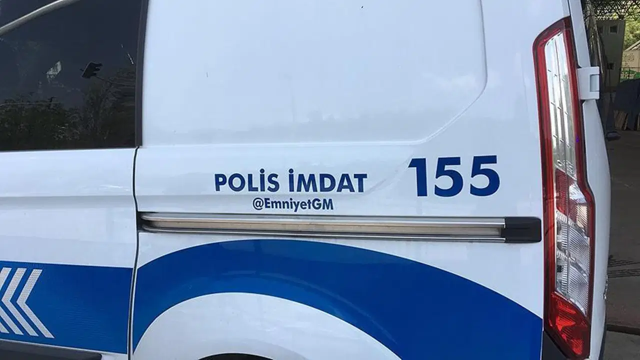 İzmir'de ihbara giden polis aracına saldırı: 3 kişi gözaltında