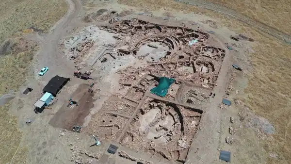 Göbeklitepe'nin çağdaşı Karahantepe'de kazılar başladı: Üstü kapatılan yapı ilk kez kazılacak