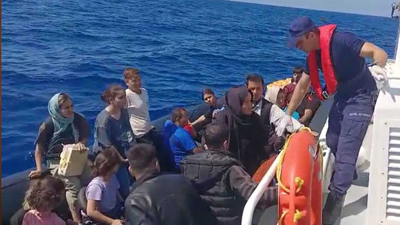Çanakkale'de can pazarı: Onlarca kaçak göçmen kurtarıldı!