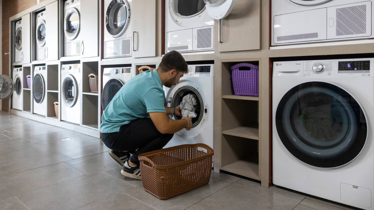 Mersin Büyükşehir Belediyesi ‘çamaşır kafe’ hizmeti ile öğrencilerin günlük hayatını kolaylaştırıyor