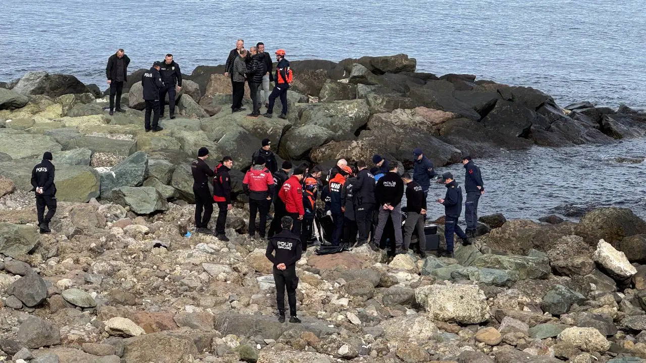 Sahilde otururken denize düşmüştü: Cansız bedeni bulundu!