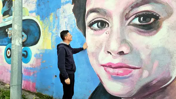 Andrea Minguzzi, oğlunun duvara çizilen resmini görünce gözyaşlarını tutamadı