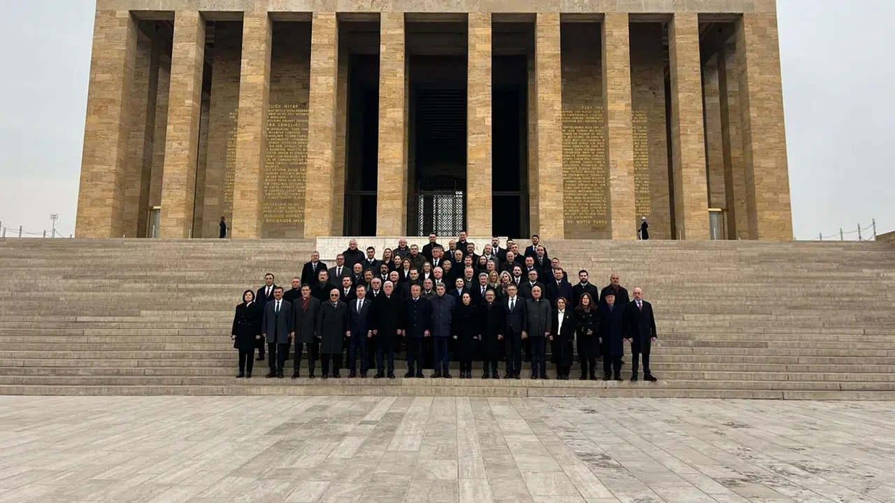 İYİ Parti'den Anıtkabir'e ziyaret: Asla vazgeçmeyeceğiz