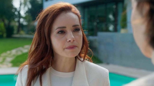 Özgü Namal Cannes yolcusu: 'Sarı Zarflar' ile dünya sahnesine çıkıyor!