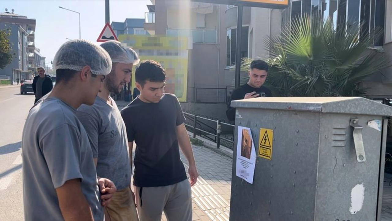 Bursa'da 'Kızlarınızı bu adamdan uzak tutun' yazılı afişler ortalığı karıştırdı