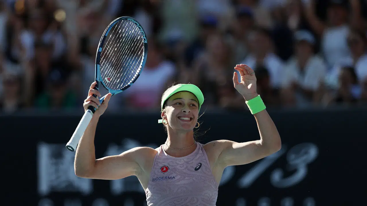 Zeynep Sönmez'den Avustralya Açık'ta tarihi galibiyet!