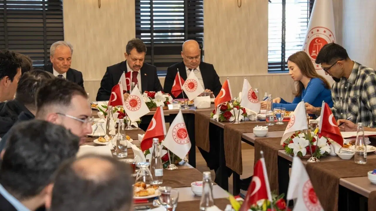 İzmir'de 11. Yargı Paketi kapsamında bin 318 hükümlü tahliye edildi