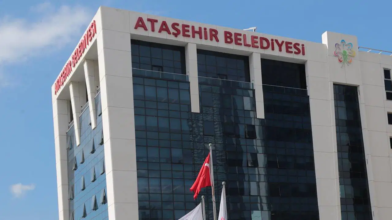 Siyasilerden Ataşehir Belediyesi'ne yönelik operasyona tepki yağdı: 'Yönetim AKP'ye geçsin diye gözaltına alındı'
