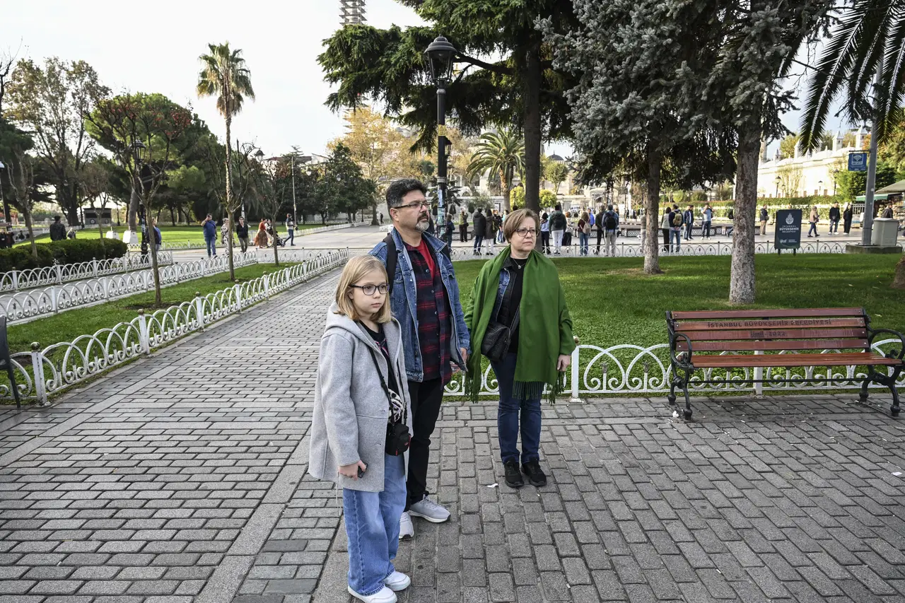 81 ilde saat 9'u 5 geçe hayat durdu... Sonsuz minnet, sonsuz sevgi: Türkiye Ata'sını özlemle andı