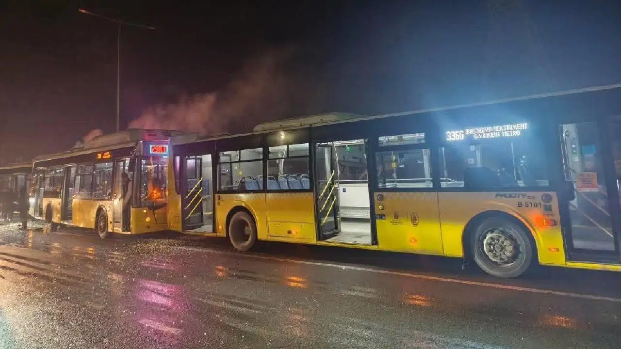 İstanbul'da feci kaza... 3 İETT otobüsü çarpıştı: Yaralılar var!