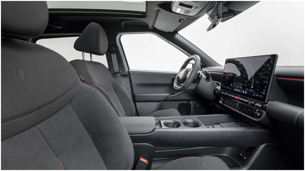 İzmit'ten dünyaya yeni elektrikli yıldız: Türkiye'de üretilecek Hyundai Ioniq 3 sahneye çıktı! 