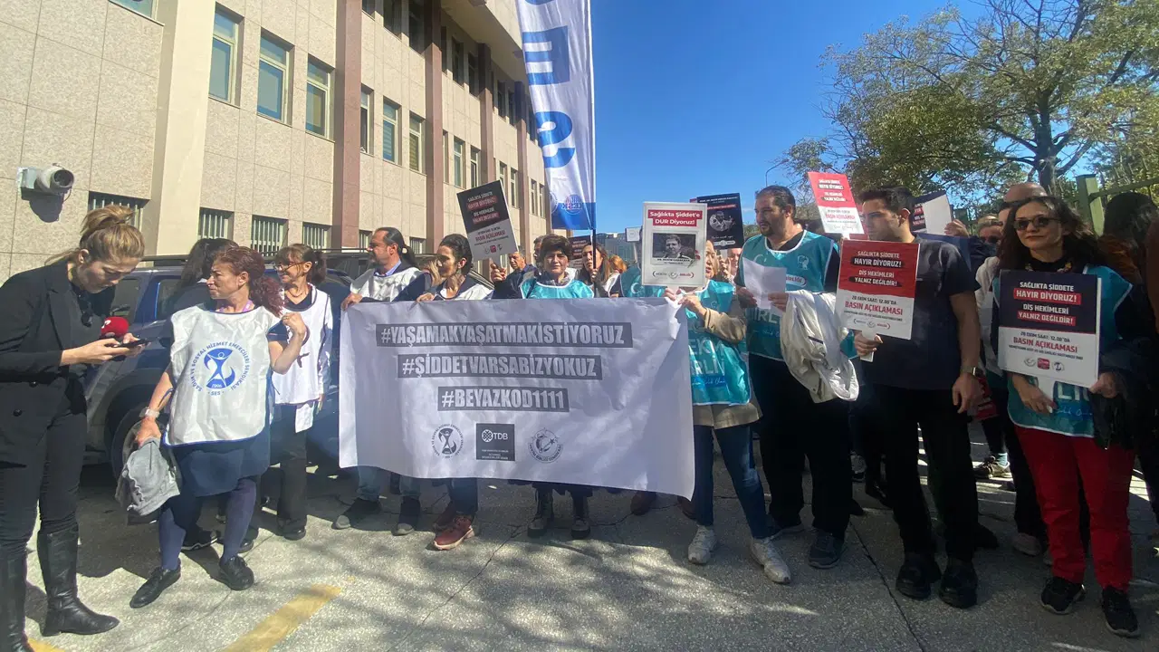 Hekimler şiddete karşı bir araya geldi: 'Meslektaşlarımızın yanındayız'