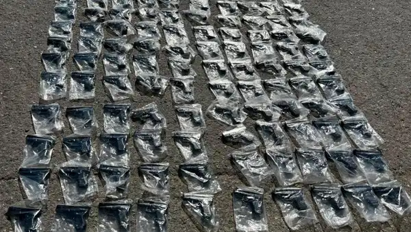 Tuzla'da durdurulan otobüsten cephanelik çıktı: 120 silah ele geçirildi
