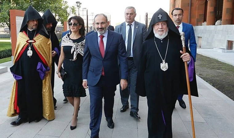Paşinyan Kilise'ye savaş açtı: 'Bekâret yeminini bozmuşsa...'