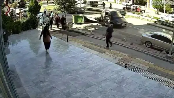 Ölümden saniyelerle kurtuldu: O anlar kamerada