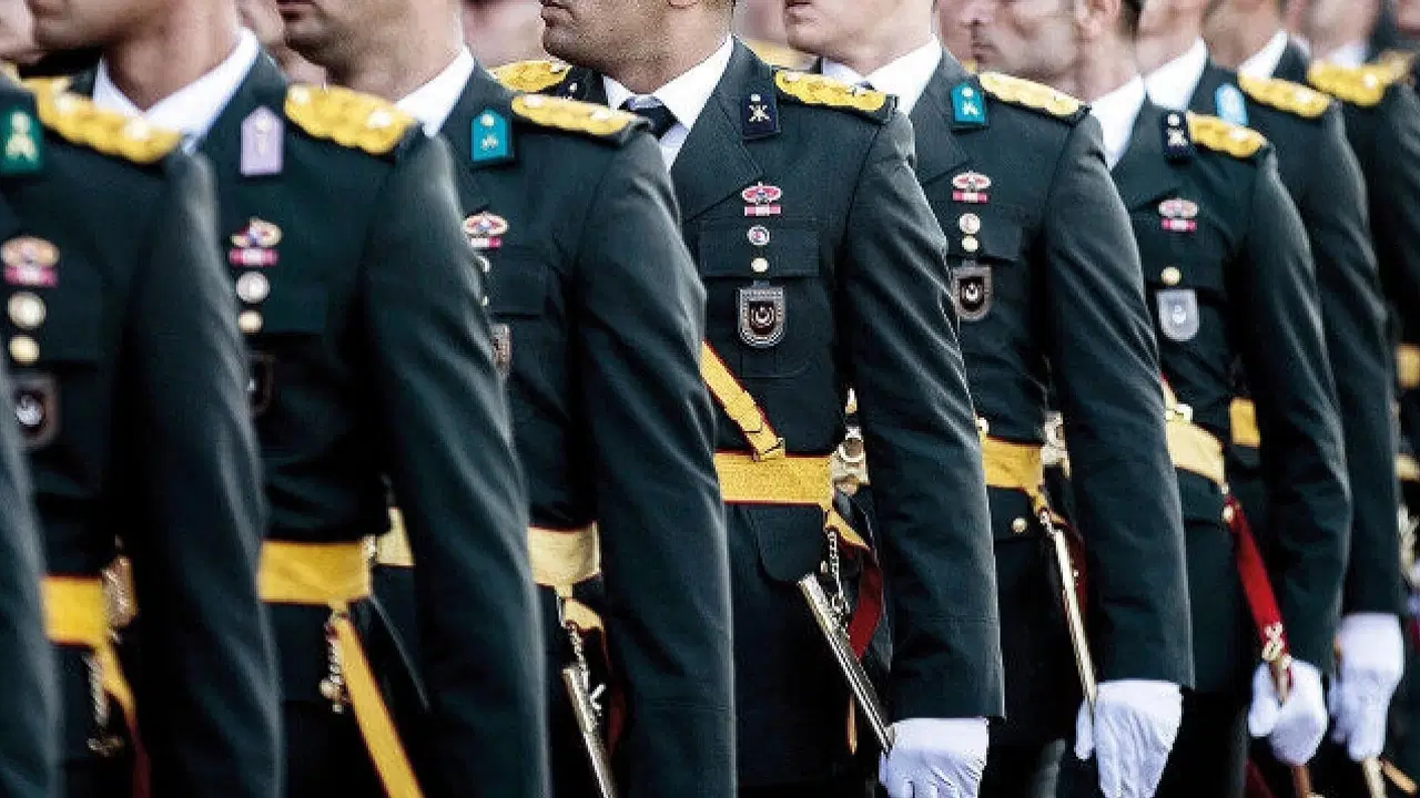 TSK'den ihraç edilip bakkallığa başlamıştı